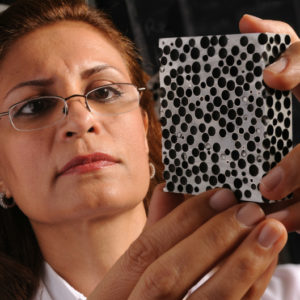 metal foam for insulating against high heat